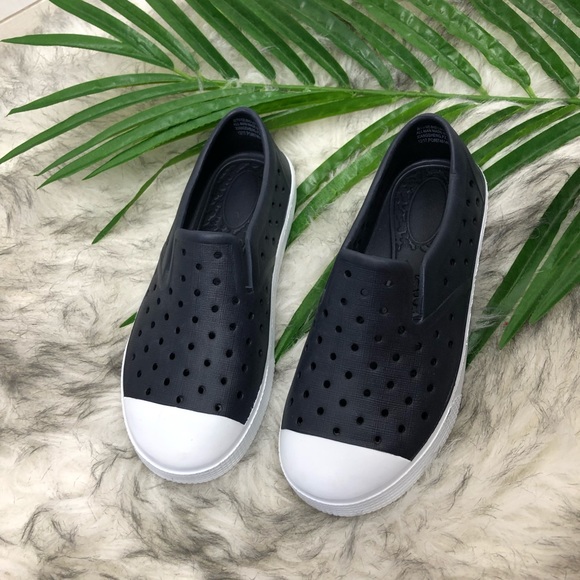 Boys Plastic Water Shoes NEW - Picture 3 of 4